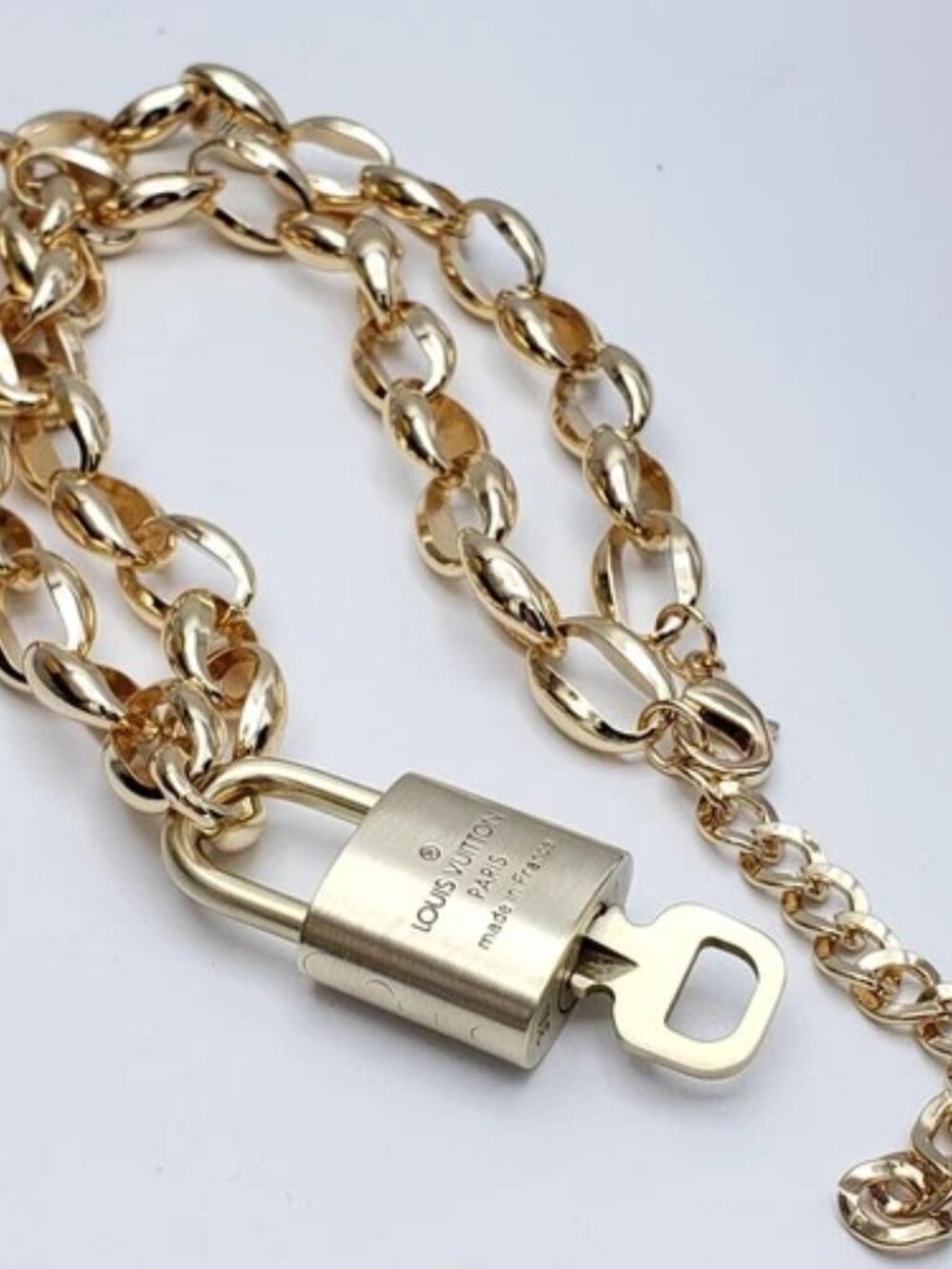 Gold-Plated Necklace with Authentic Louis Vuitton Padlock - Picture 5 of 9